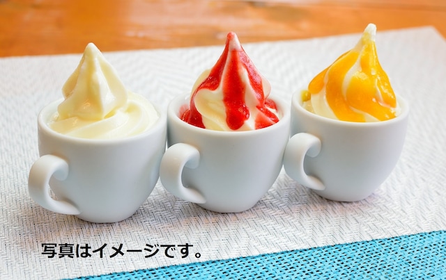 【中山農場生乳】生きてる乳酸菌のヨーグルトカップアイス(プレーン4個、マンゴー2個、苺2個)8個