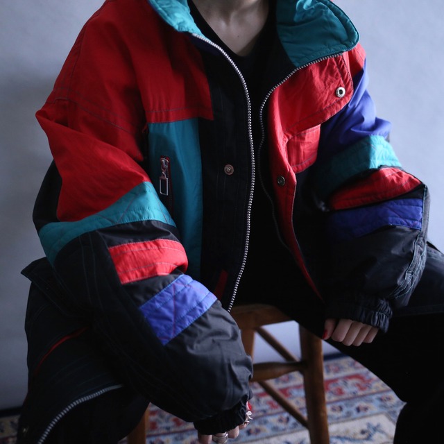 asymmetry multi coloring switching gimmick pattern over silhouette mountain jacket