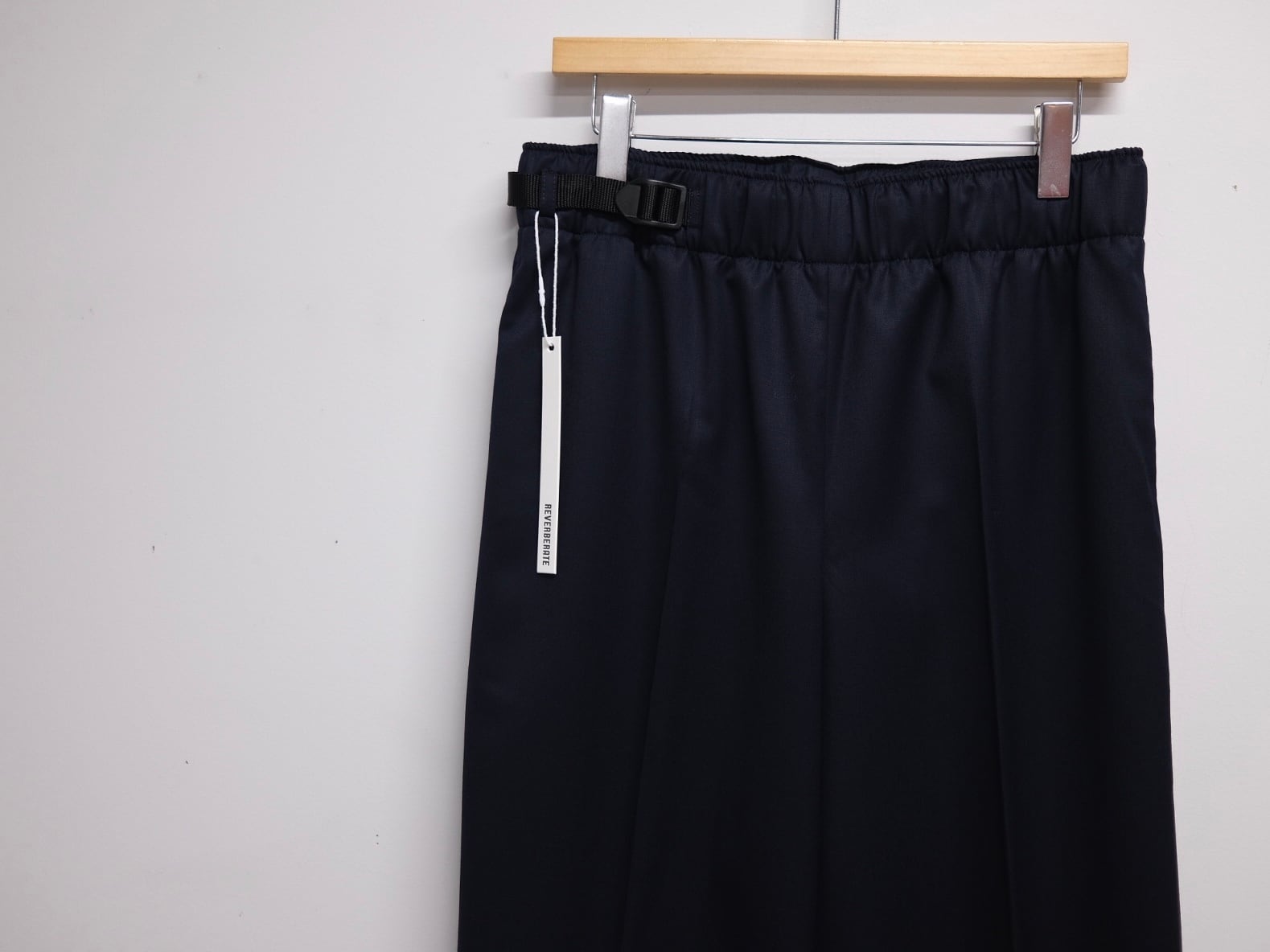 パンツ REVERBERATE BELTED TROUSERS TYPE 4 REVERBERATE