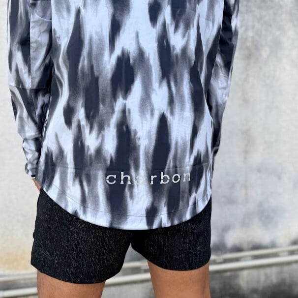 charbon / GRAPHIC NYLON PACKABLE HOODIE（BLACK） | 道がまっすぐ