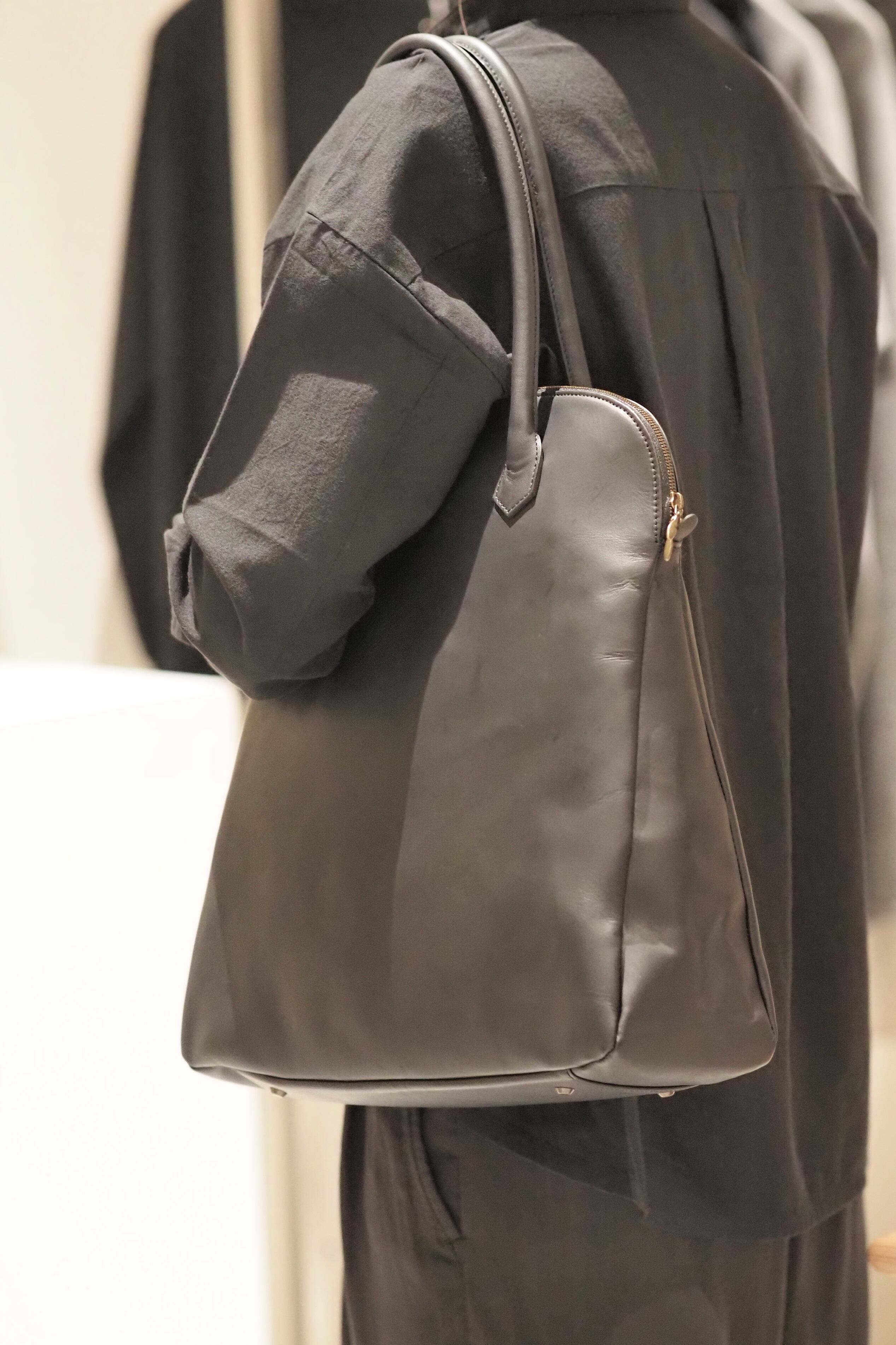 evam eva 125. handle leather bag