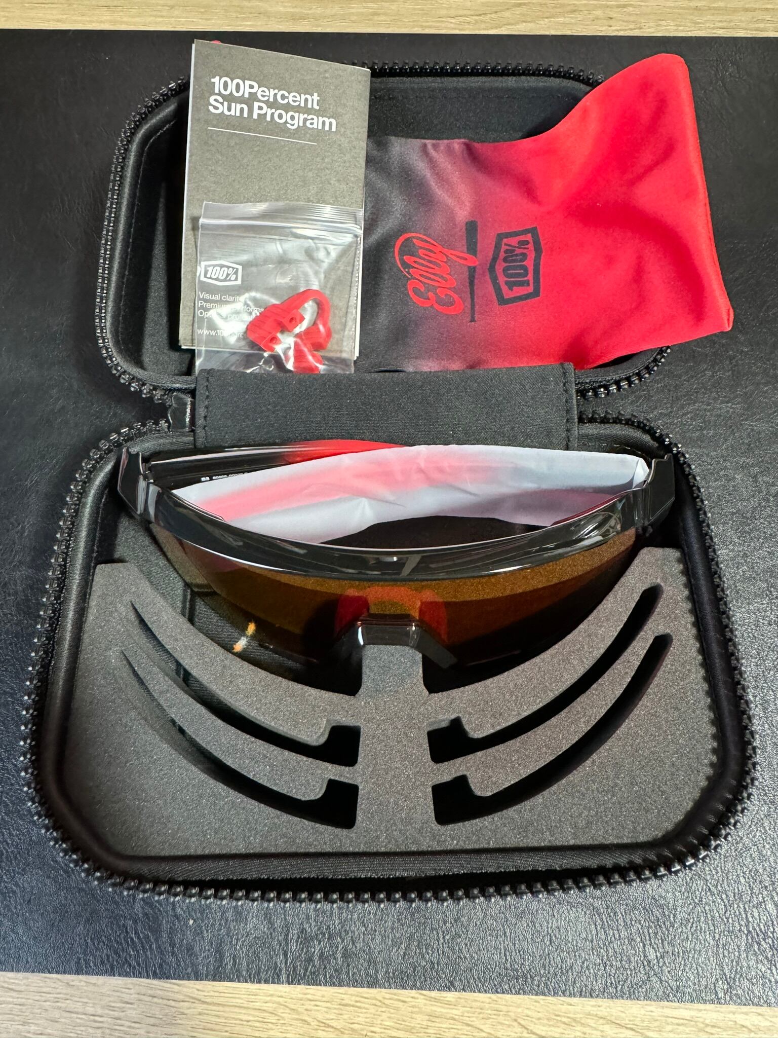 100% サングラス S3 - ELLY DE LA CRUZ - LE - GLOSS BLACK 100% サングラス S3 - ELLY DE LA CRUZ - LE - GLOSS BLACK