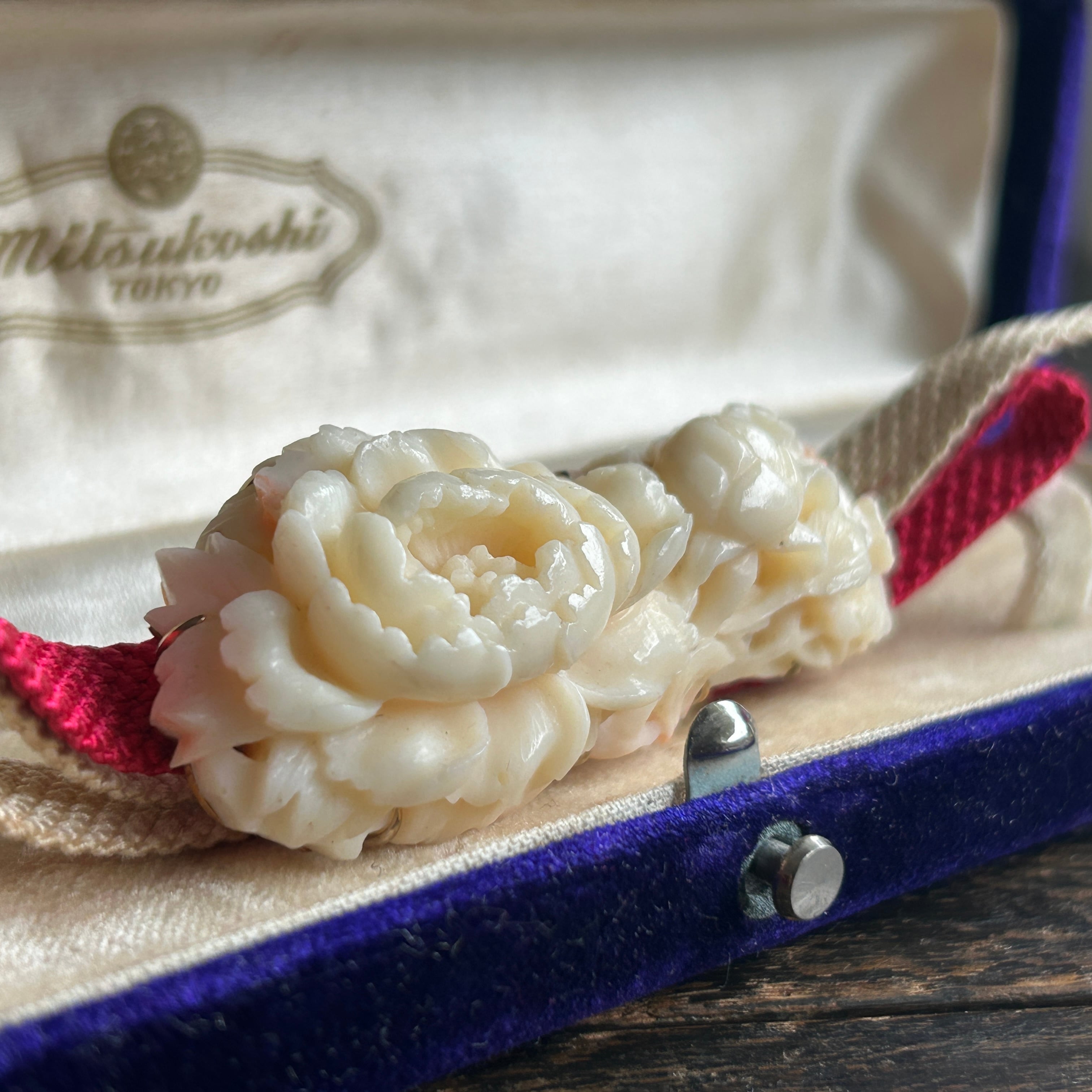 アンティーク　昭和5年　白珊瑚の牡丹帯留め