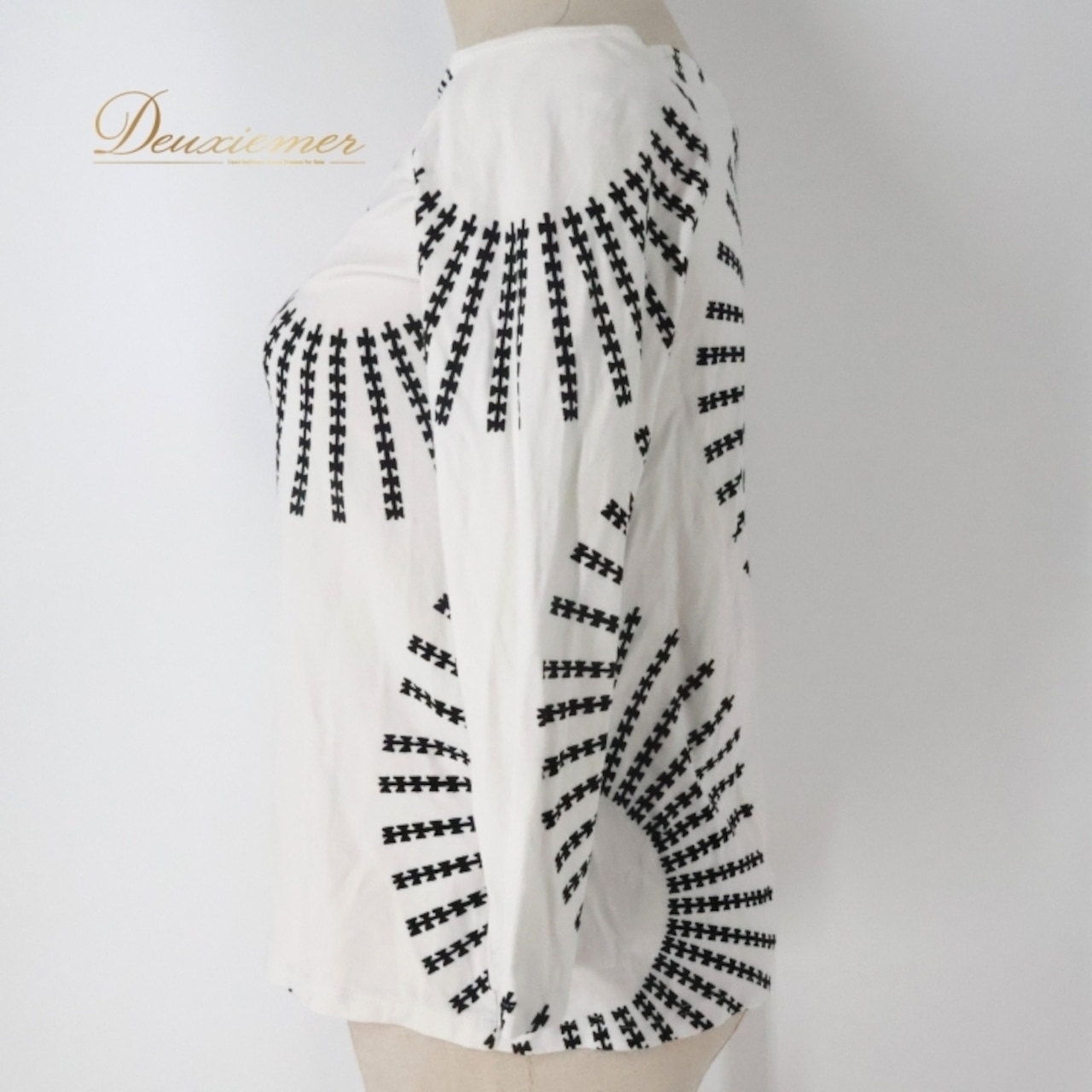 フラダンス 衣装 トップス カットソー ホワイト系 マナオラ ハワイアン アロハ フラ ダンス レッスン 練習 ブラック系 白 黒 ロンティ モノクロ かわいい おしゃれ 上品 大人っぽい 白黒 シンプル フィット感 カジュアル ダンス衣装 軽やか レディース