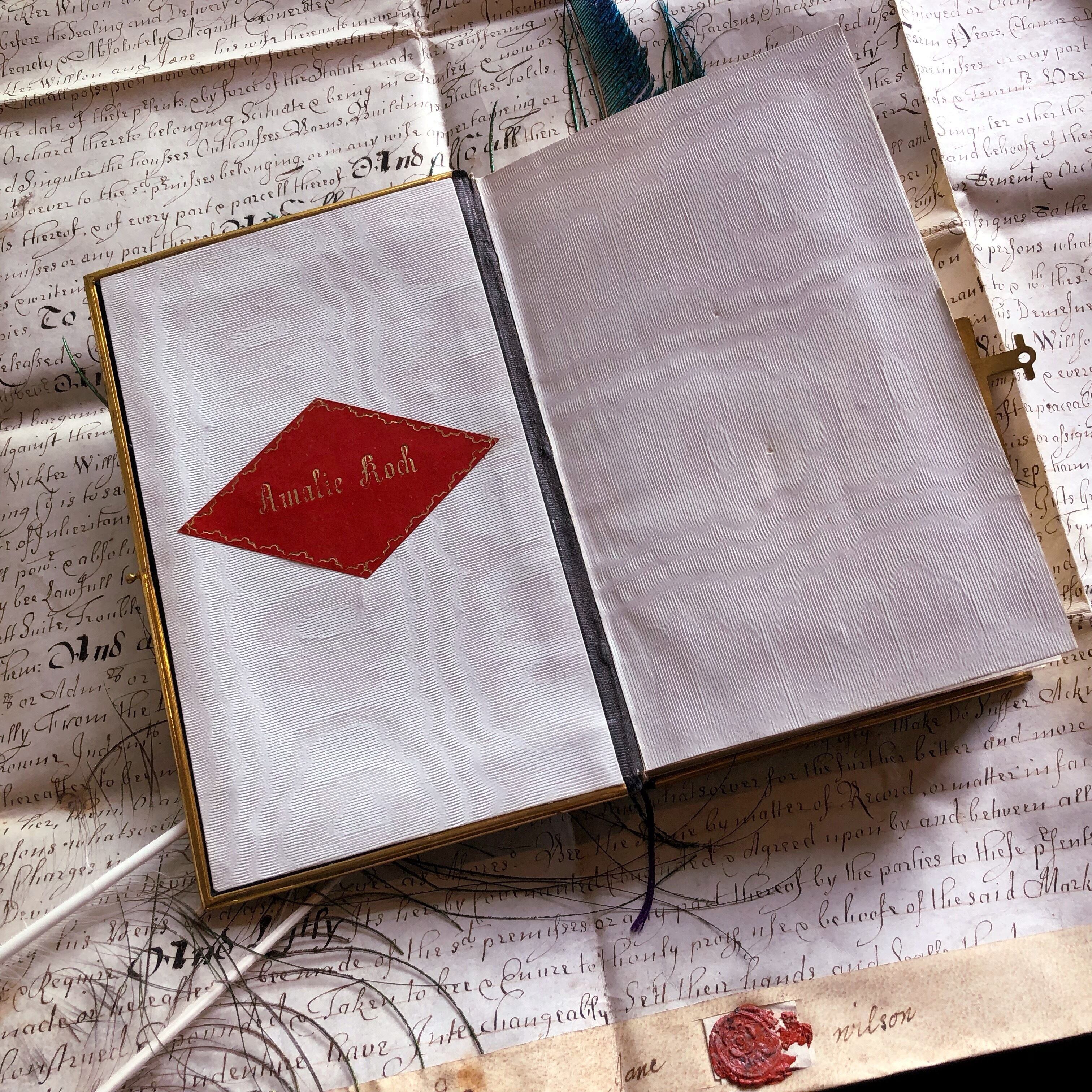 ベルベットの祈祷書 | メルキュール骨董店