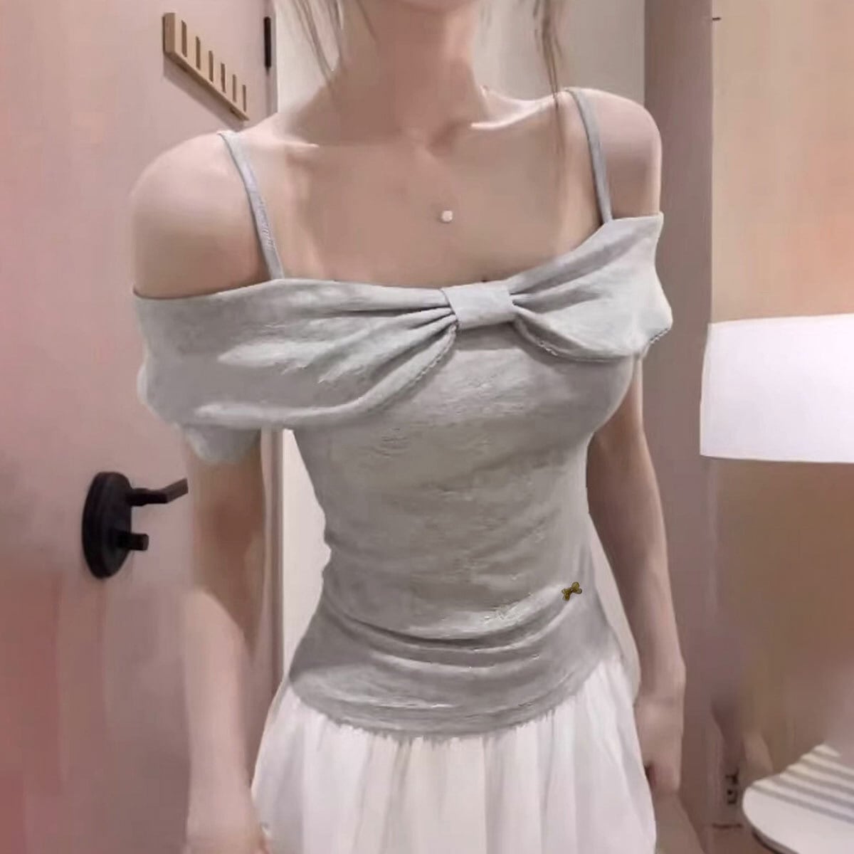 オフショルダー リボン トップス 肩出し レディース 春夏 韓国 大人 きれいめ フェミニン かわいい ガーリー ビッグリボン 無地 伸縮性 オフショル カットソー 大人可愛い 大人女子