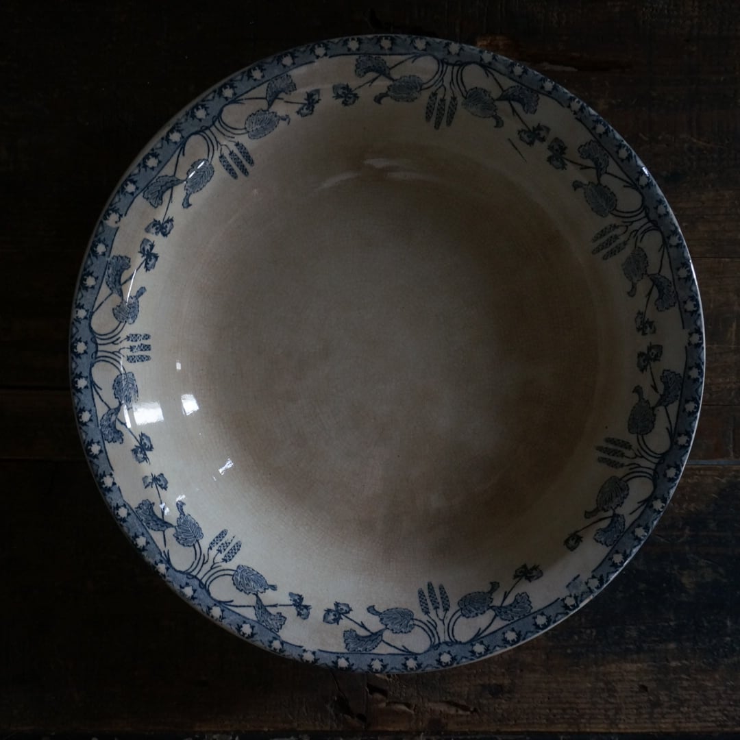 古いフランスの大きな陶器深皿