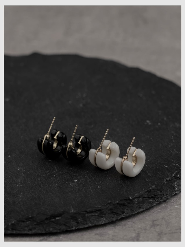 Pierce -Black/White-