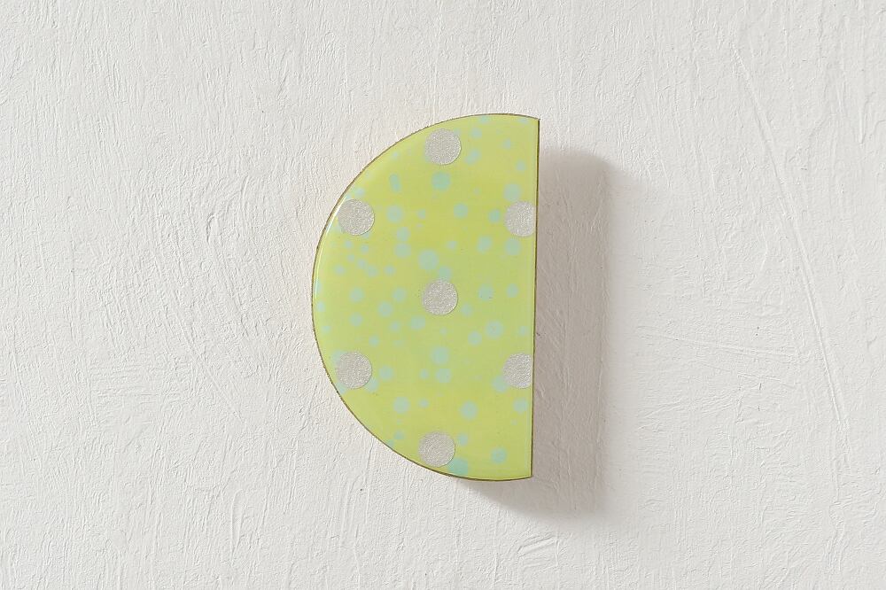 壁掛けオブジェ「ハーフムーン ミニ」 イエロー M-079