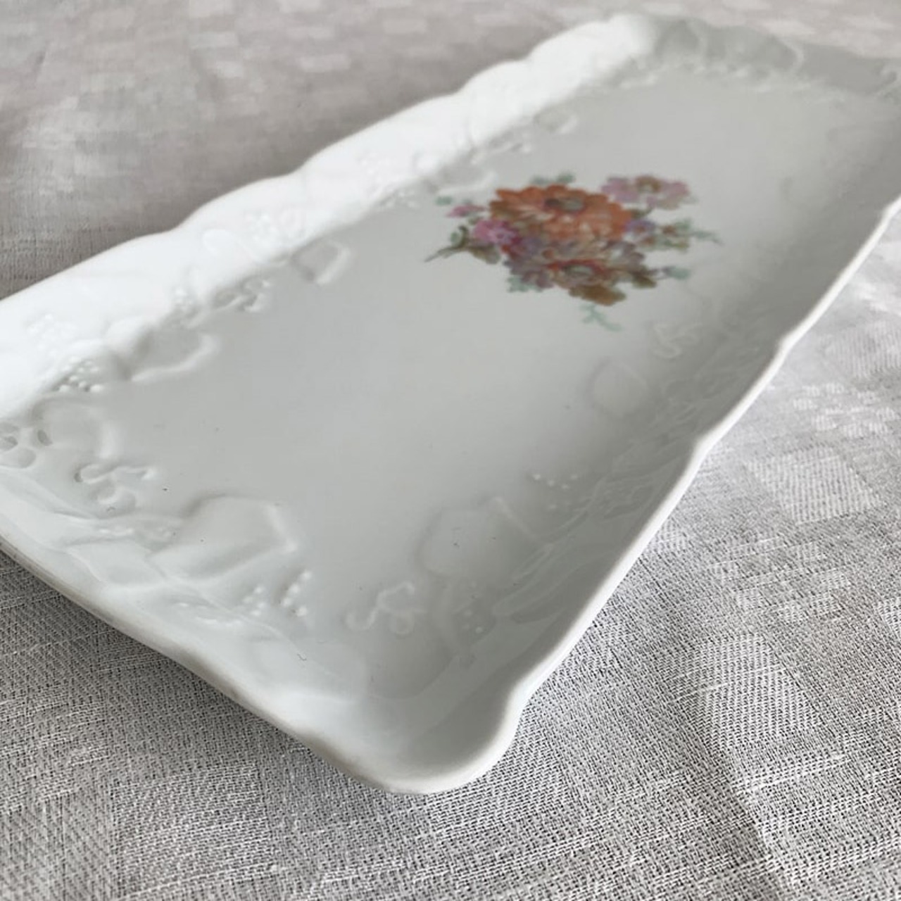 ケーキ皿　長皿　レクタングル　白磁花柄　モールド　CNP　 12TWcn68