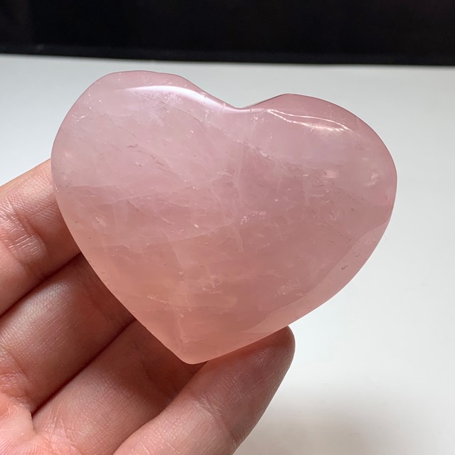 4.可愛いピンク色☆ハートローズクォーツ インテリア