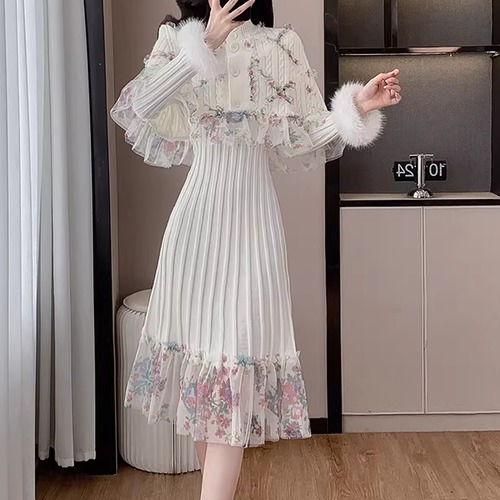 【2点セット】2色／Vネックニットワンピ＋フリルヘムケープ ・74013