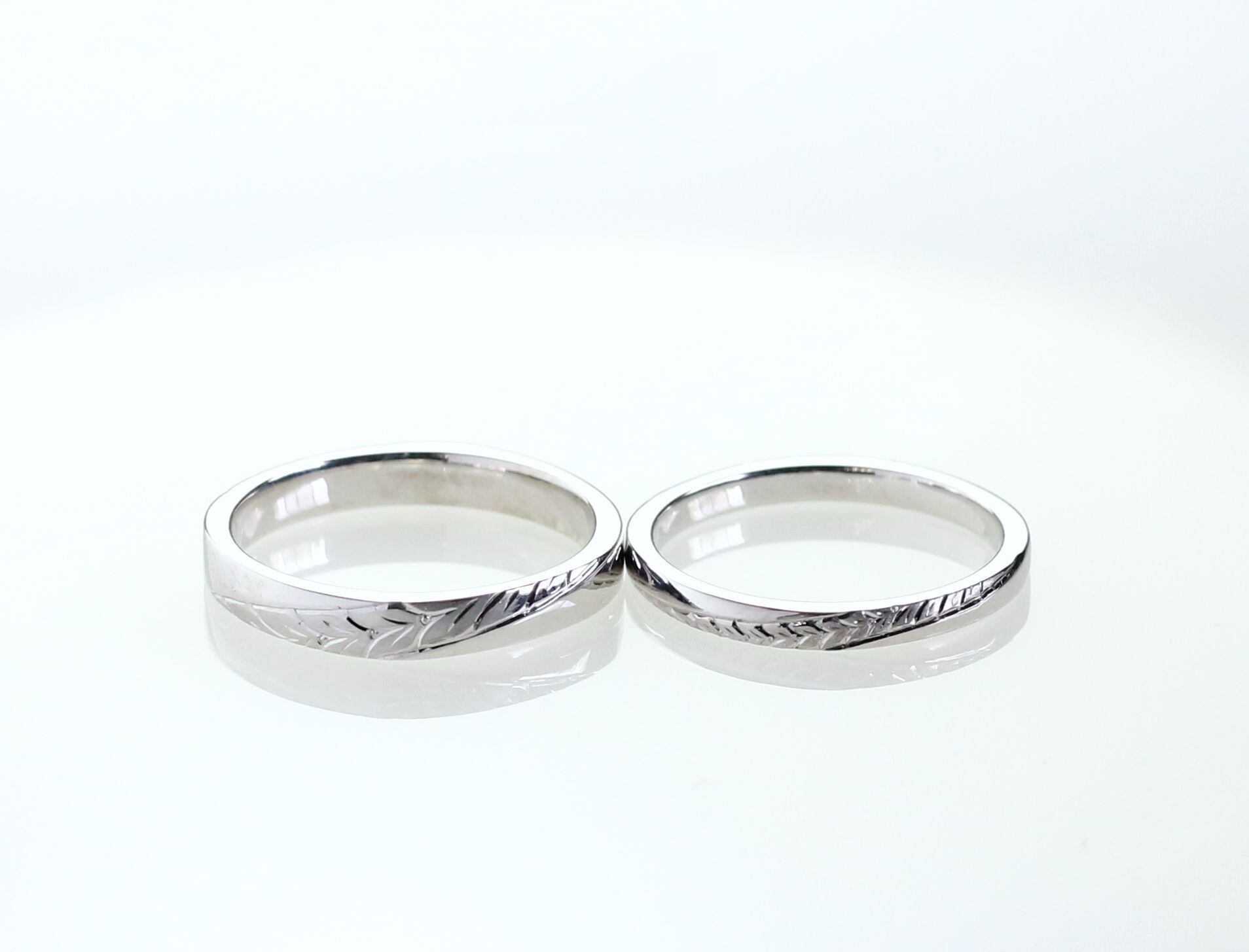 Pt900 手彫りツイスト月桂樹・ペアリング(幅 メンズ3㎜・レディース2