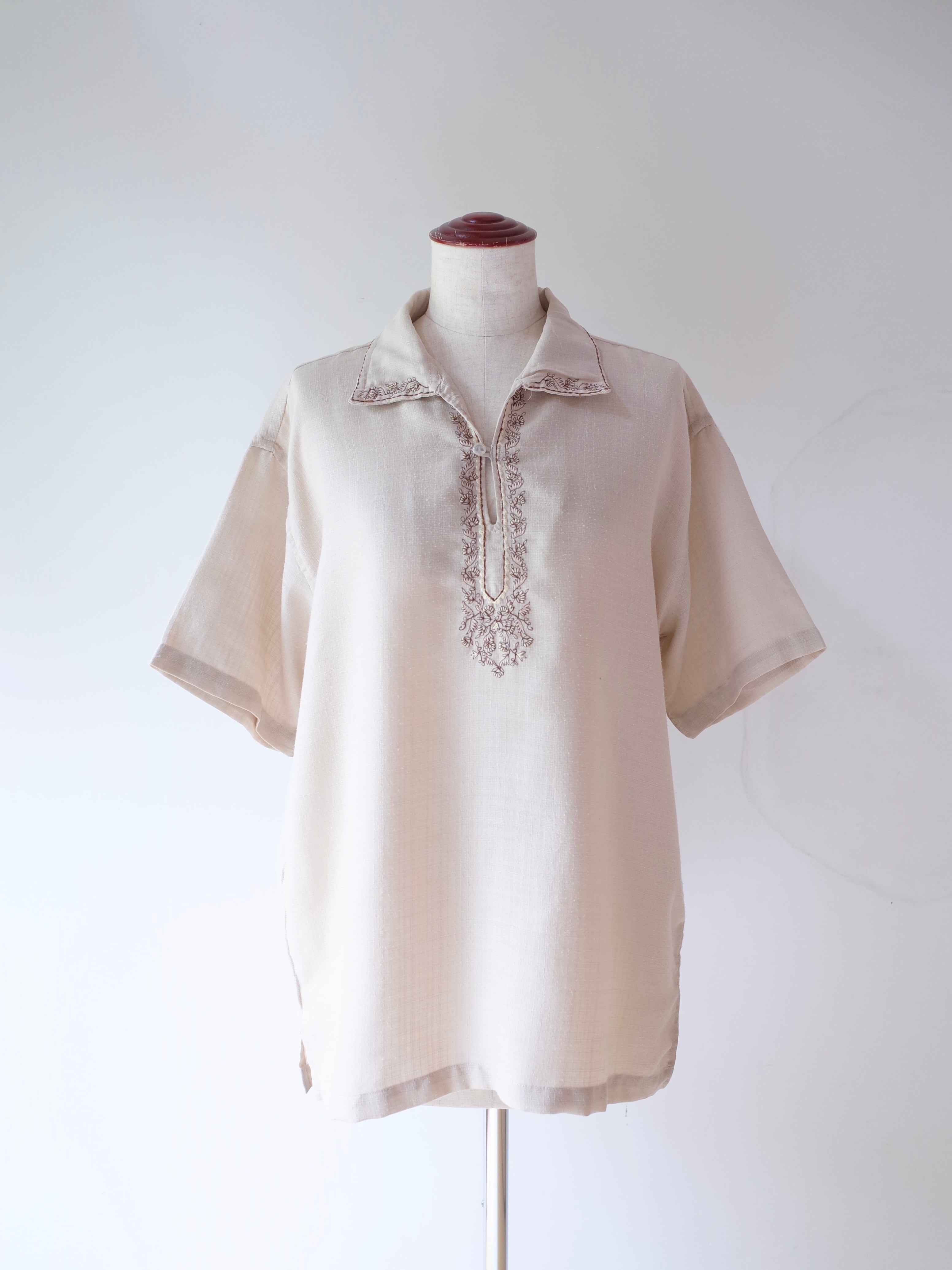 Embroidered Pullover Shirt "Greige"