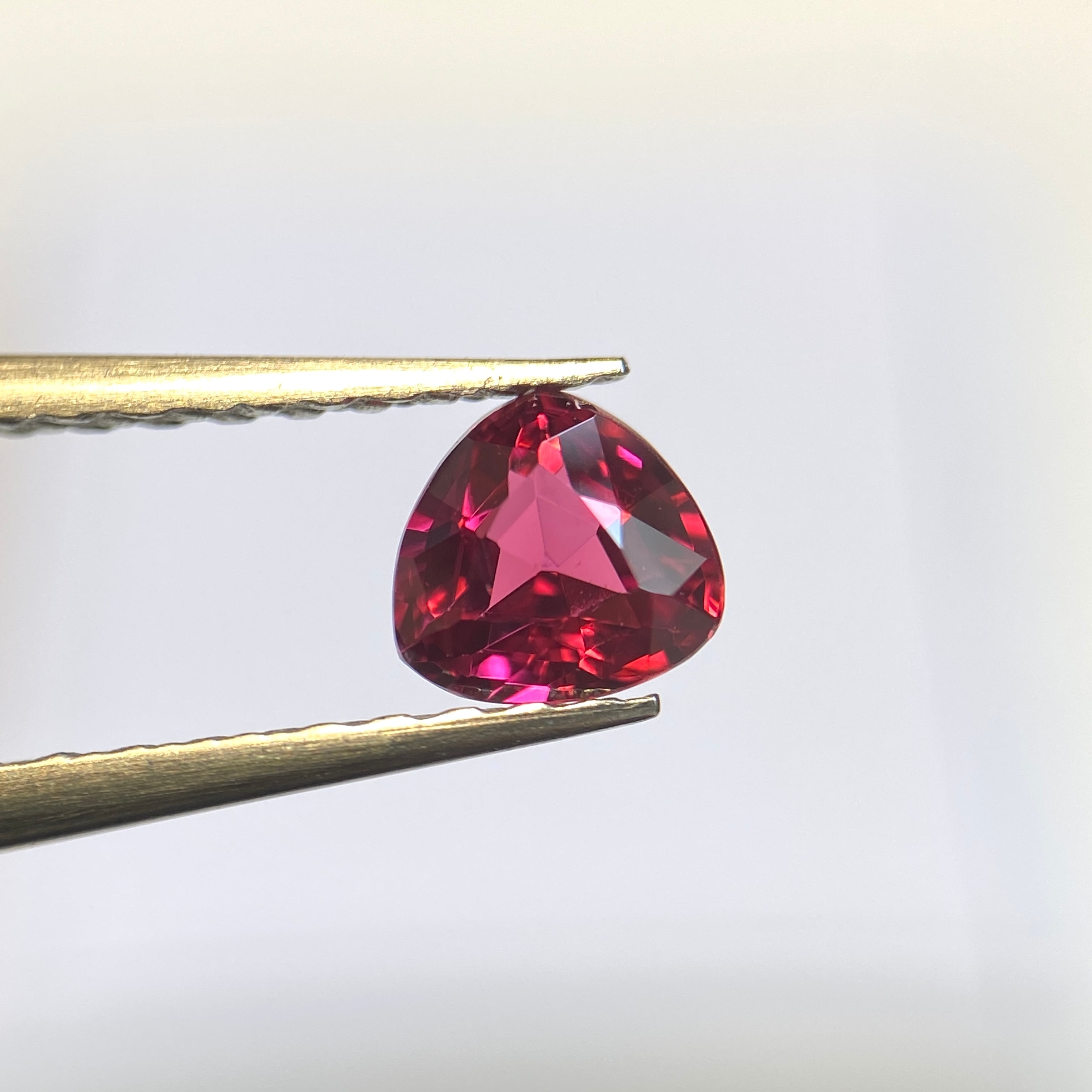 動画有】ジェダイスピネル 0.45ct ミャンマー マンシン産 GUILD鑑別書