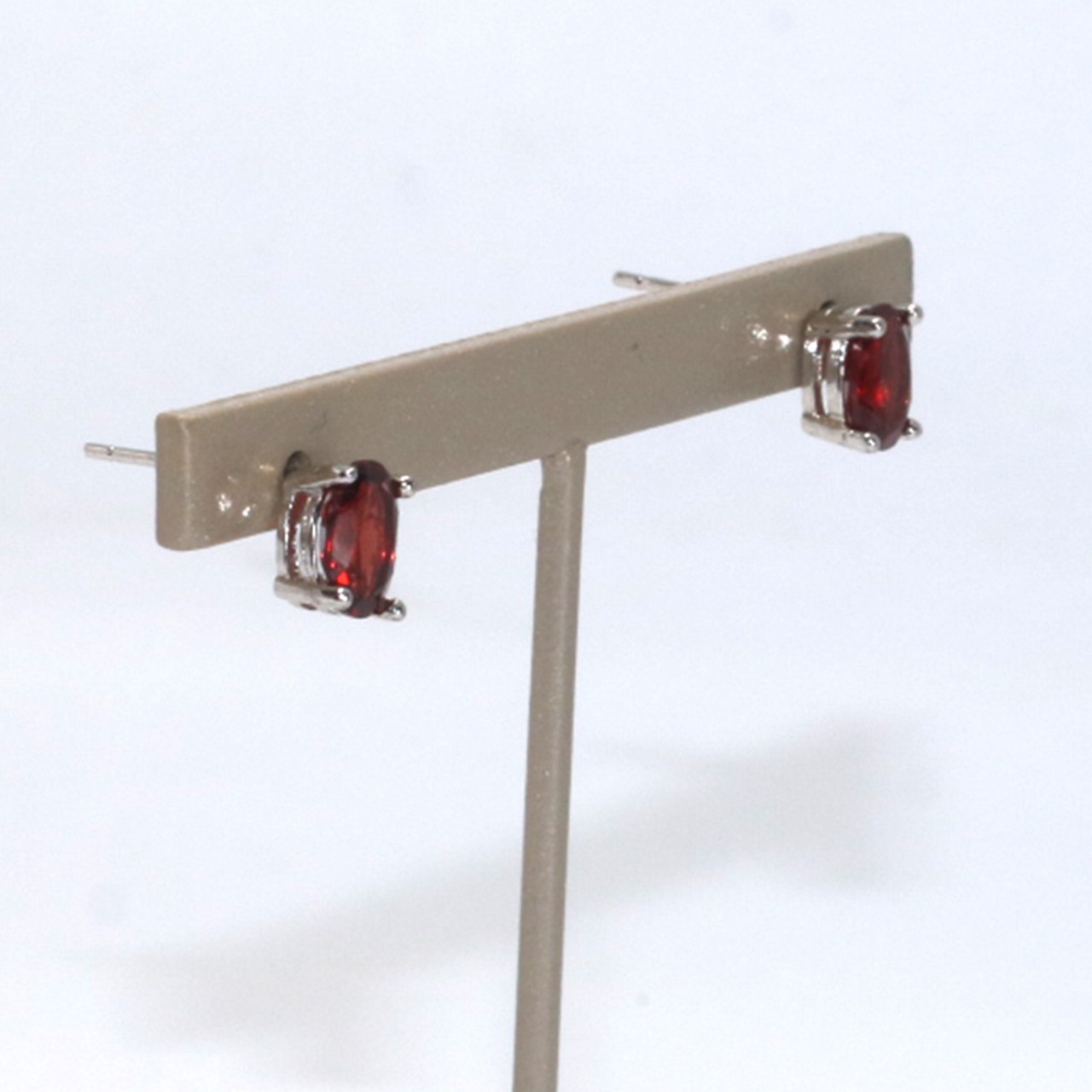 1月誕生石！レッドの存在感！シルバー ガーネット ピアス simple silver series mm1065