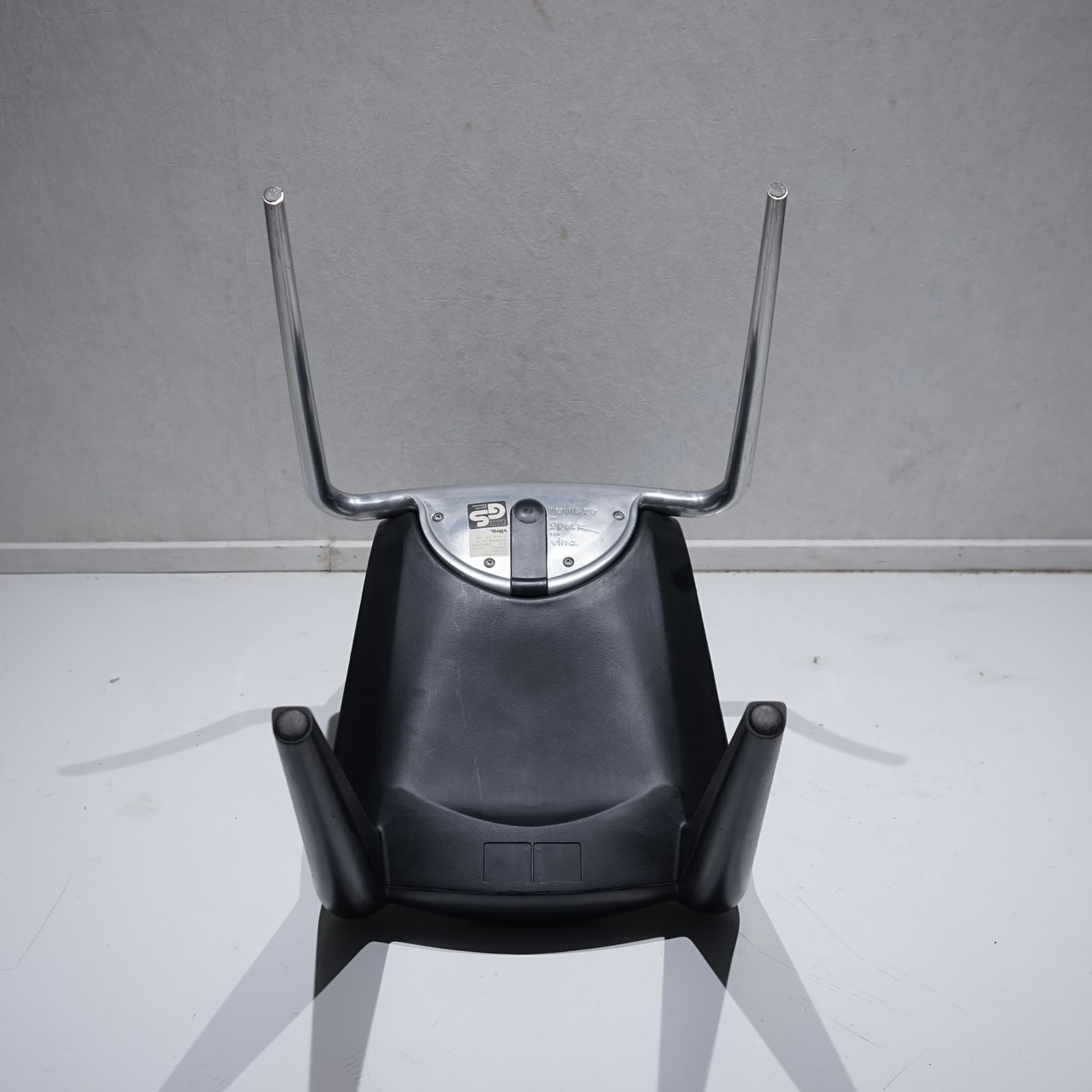 Vitra ヴィトラ Louis 20 ルイ20 ダイニングチェア アームレス チェア 椅子 ブラック デザイナーズ家具 モダン ミニマル ミッドセンチュリー