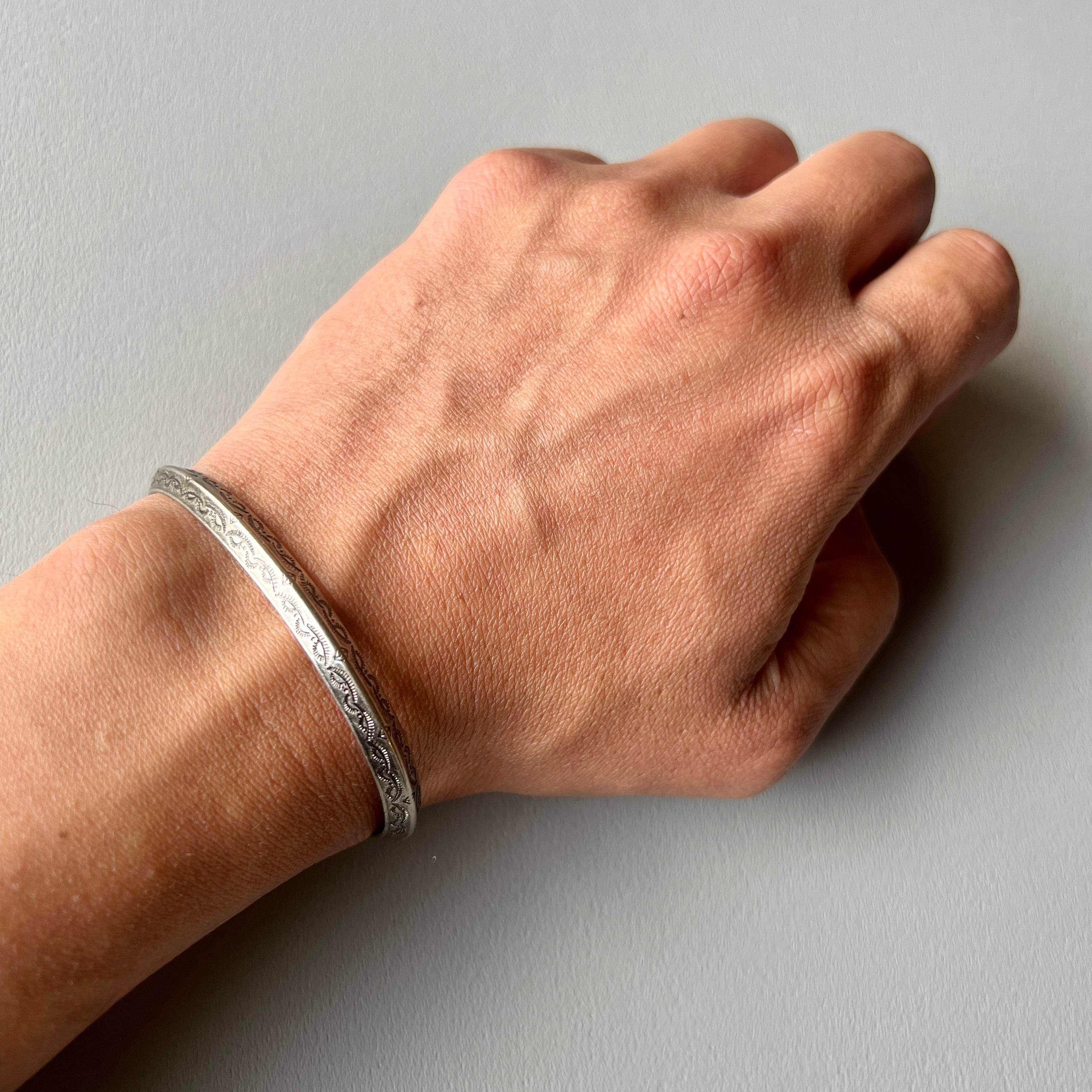 希少！native hands バングル OVER THE DAY TOKYO | NATIVE STYLE ENGRAVED BANGLE | オーバザデイ