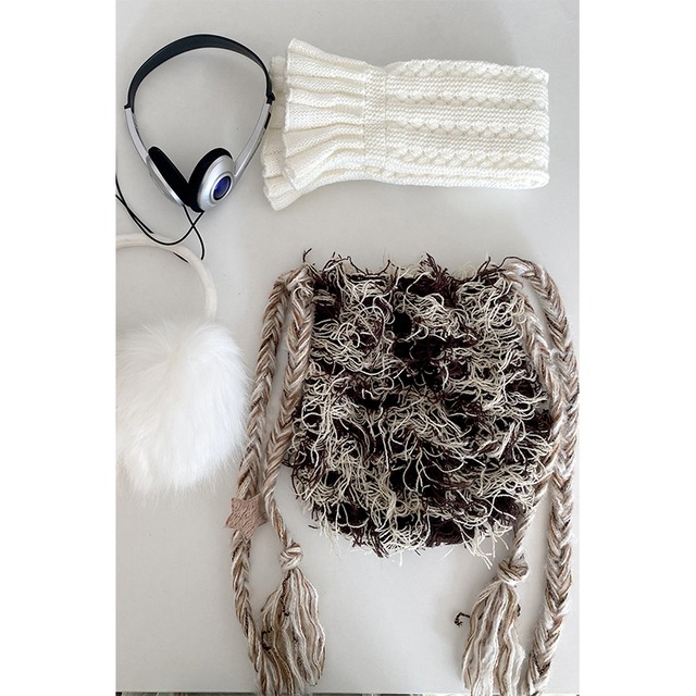 TAKONGブラウンのファー付きクロスボディバッグ