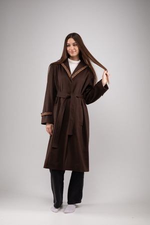ウクライナ産プレミアムウール100%ロングコート（ブラウン）平行縫い　シルク手刺繍　ユニセックス