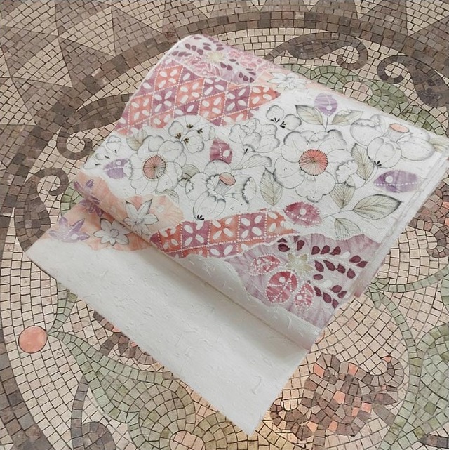 【袋帯】白色にピンク色の辻が花柄の帯