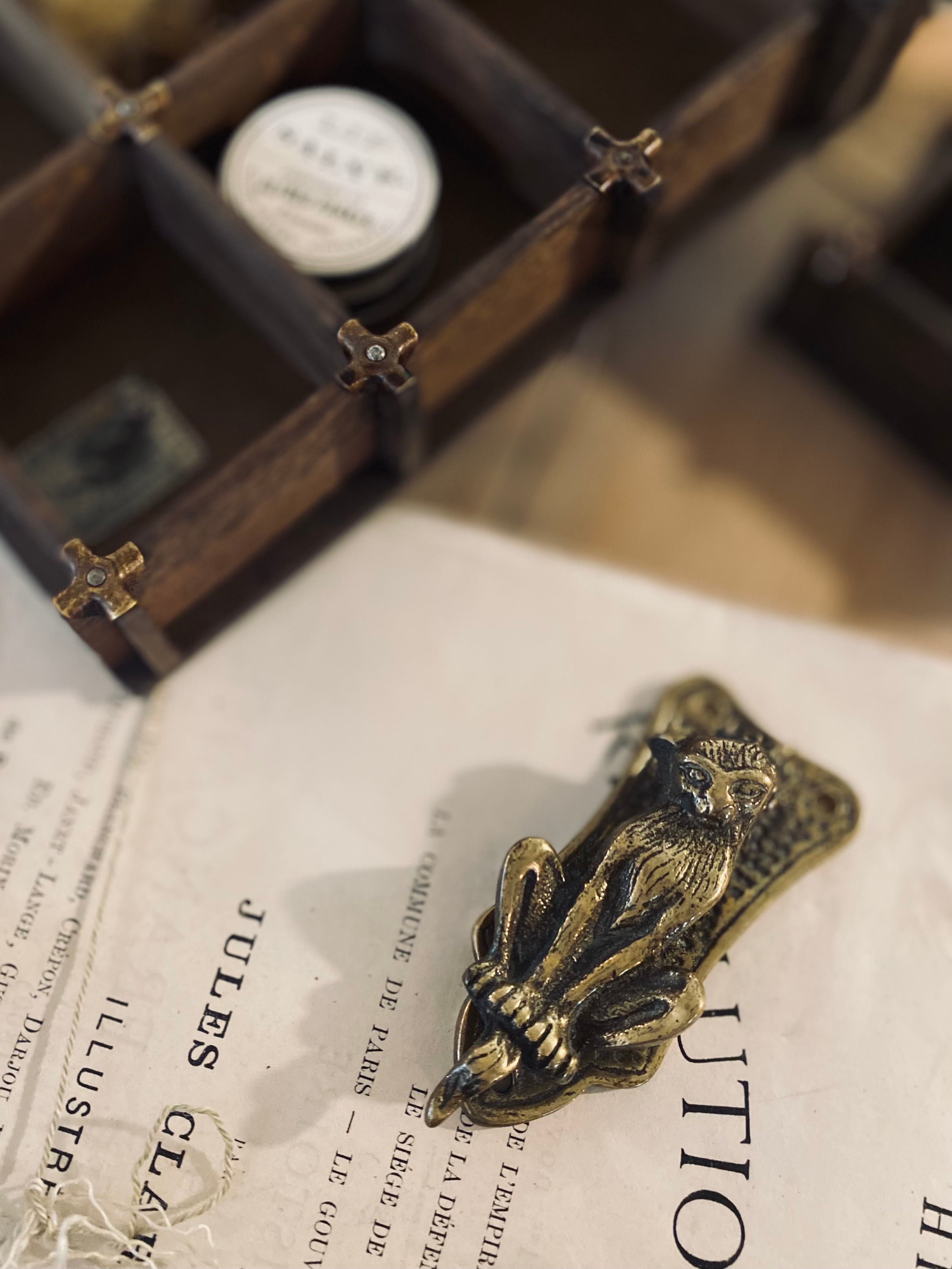 ネコのドアノッカー