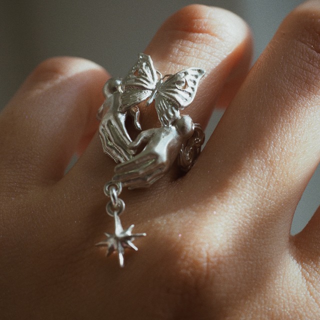 Silver ring of spherically-articulated dolls