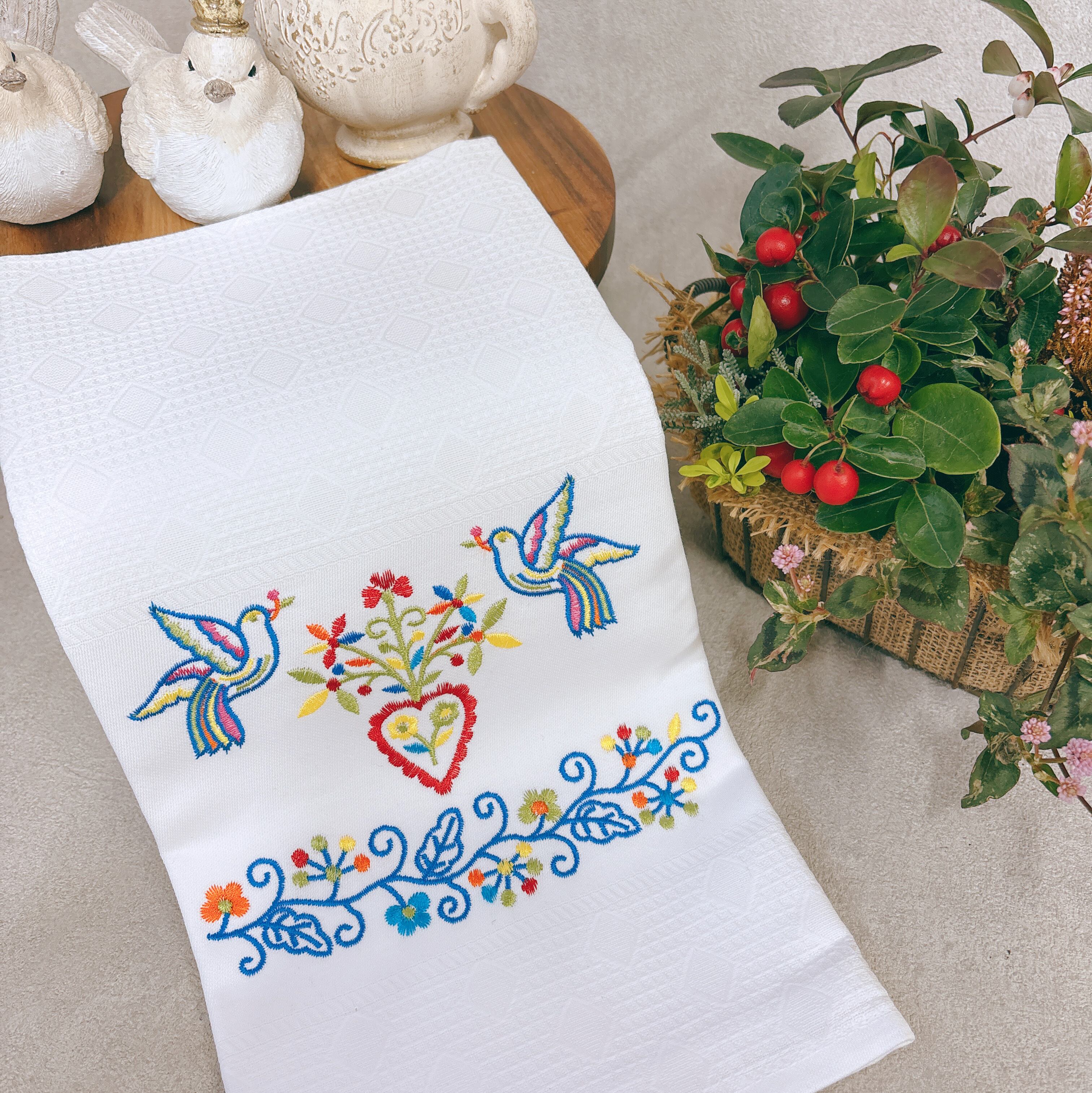 【刺繍のファブリック|鳥とハート】キッチン・テーブルクロス、ランチョンマット、布巾