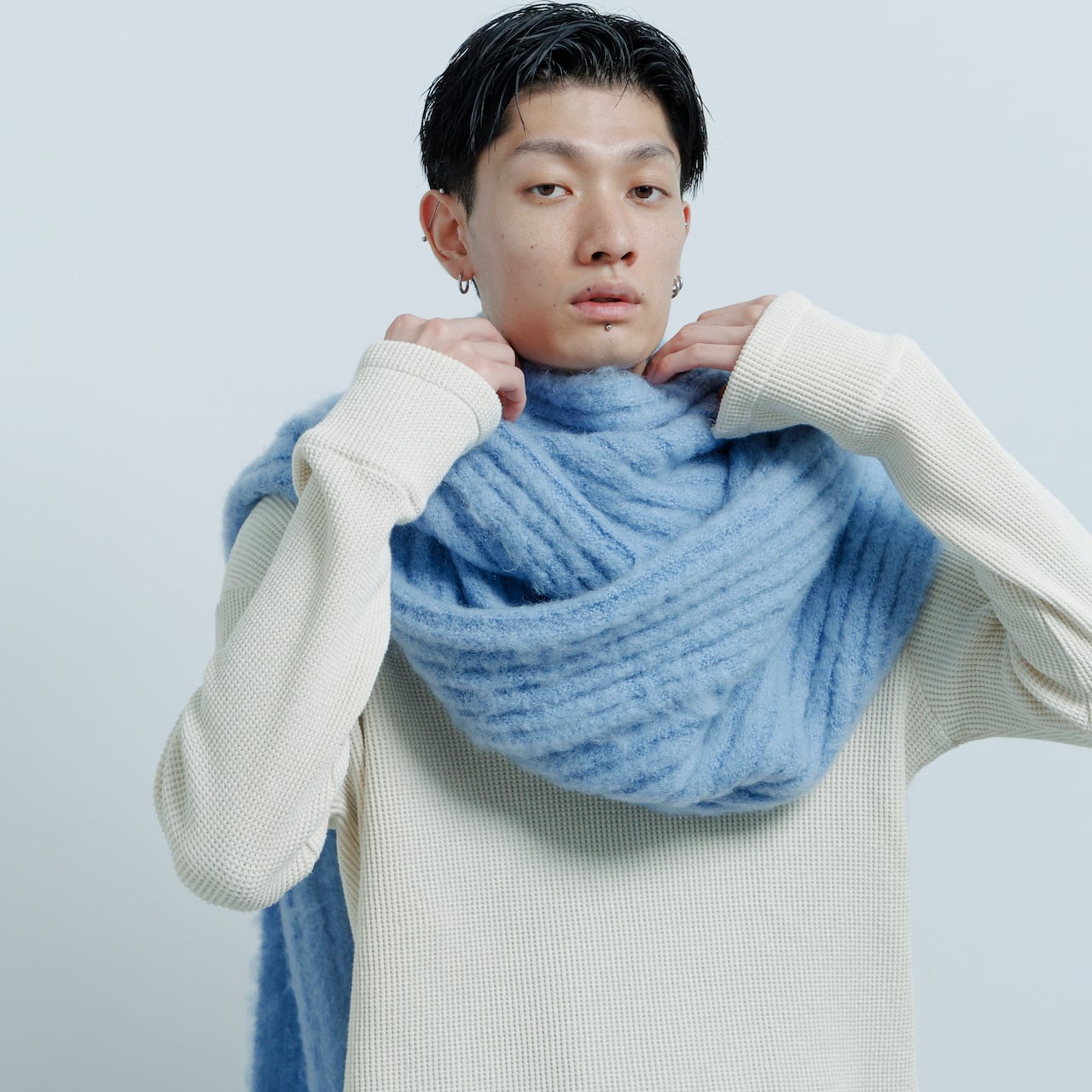 AO-83 long & volume mohair muffler / sky | akio