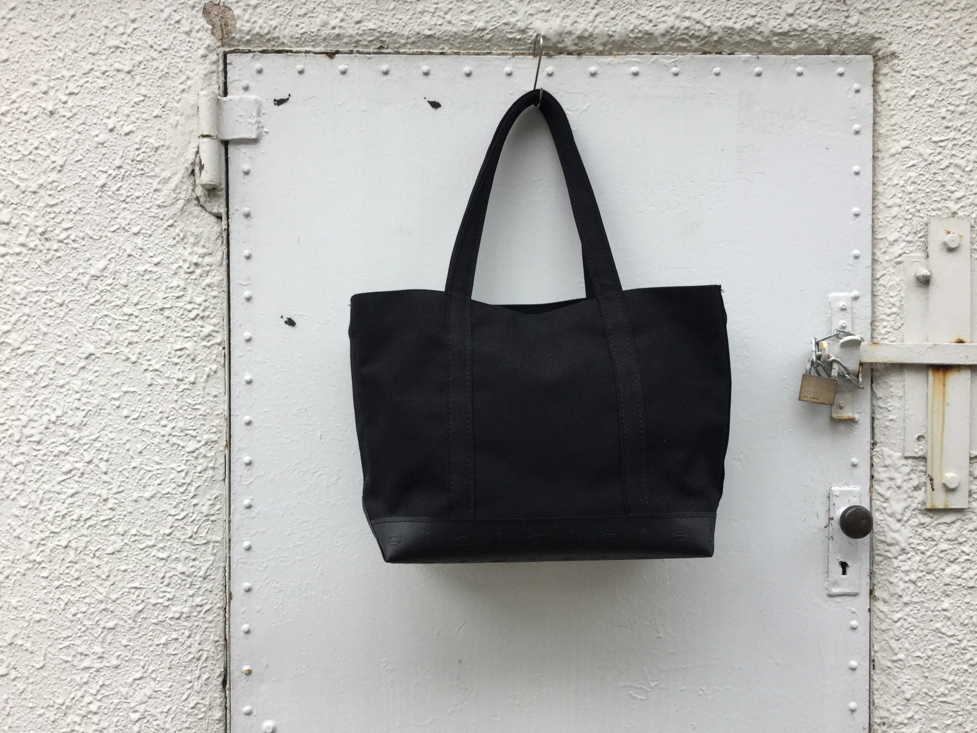 kiruna”vibram tote bag Black/Black” | Lapel online store powered by BASE