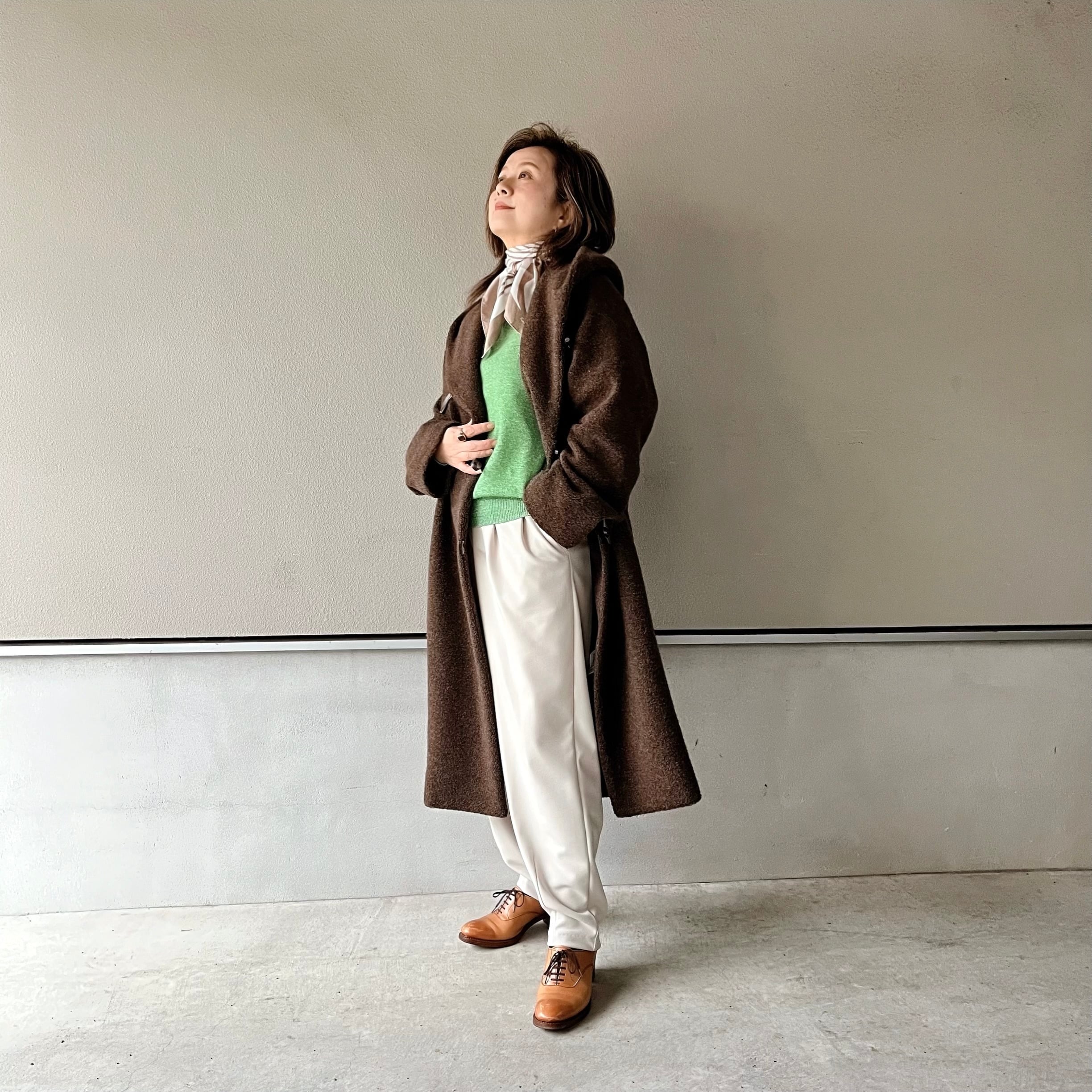 タスマニアブラックウール 無染色 フーディラップコート by 深喜毛織