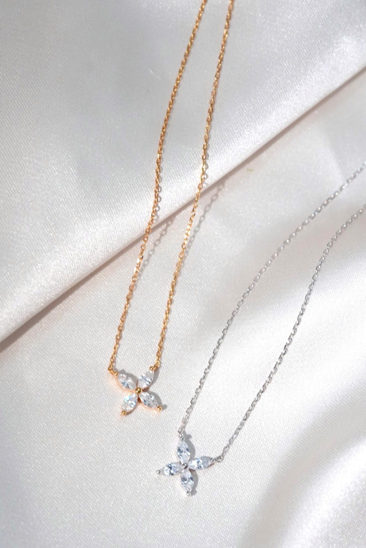 fleur papillon necklace
