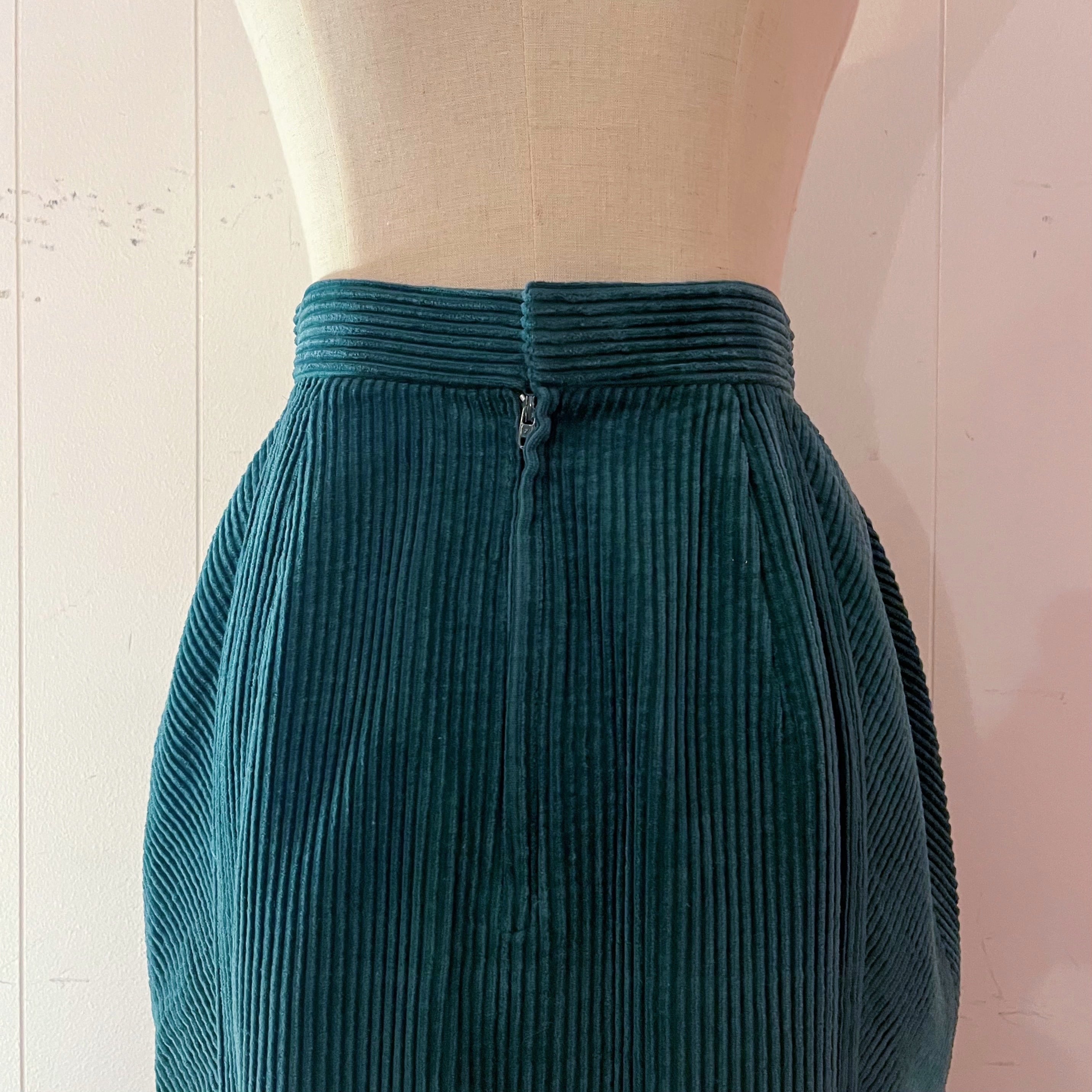 green corduroy semi tight skirt