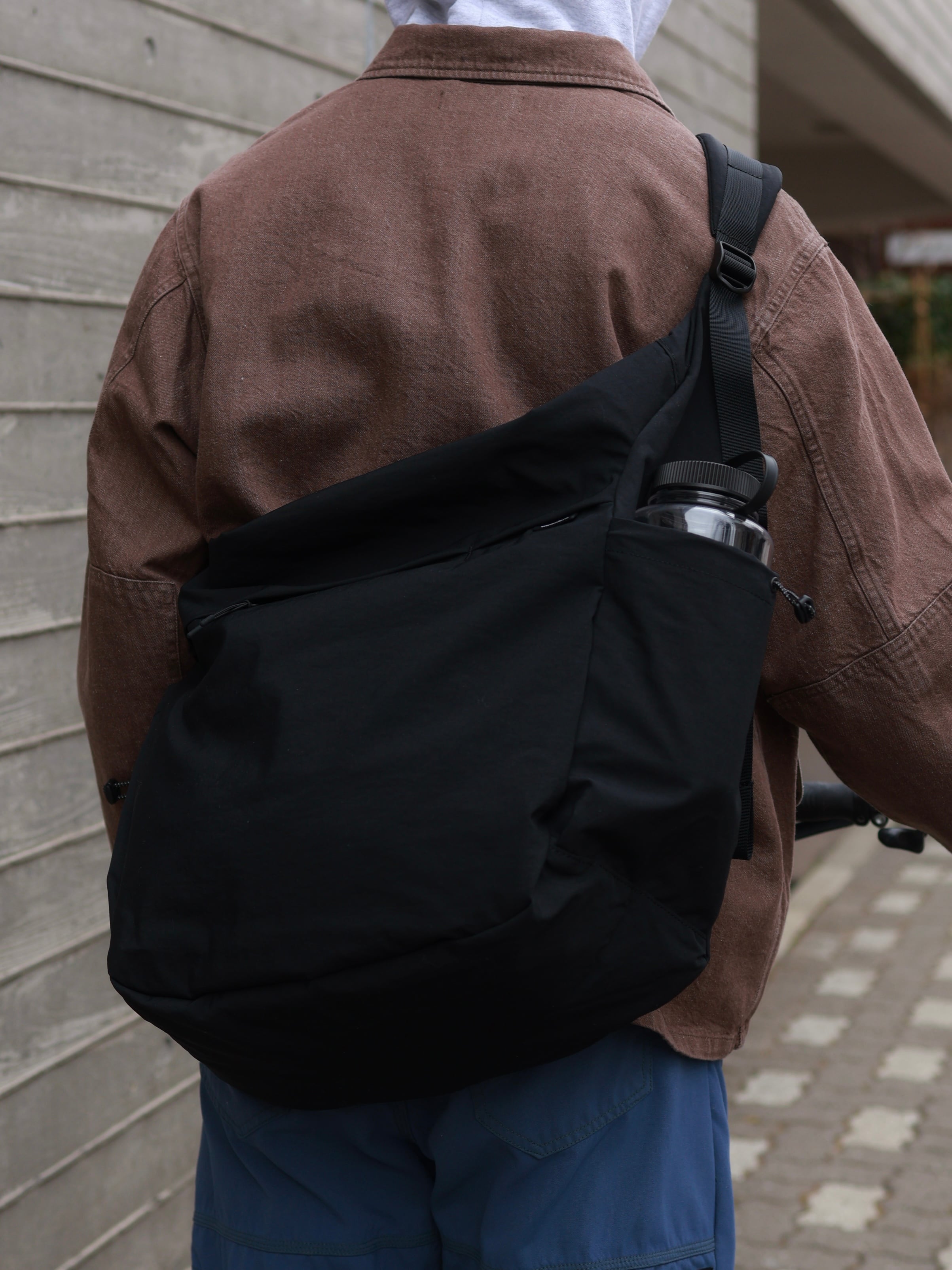 WARENFAUS Magazine shoulder | STORE™️