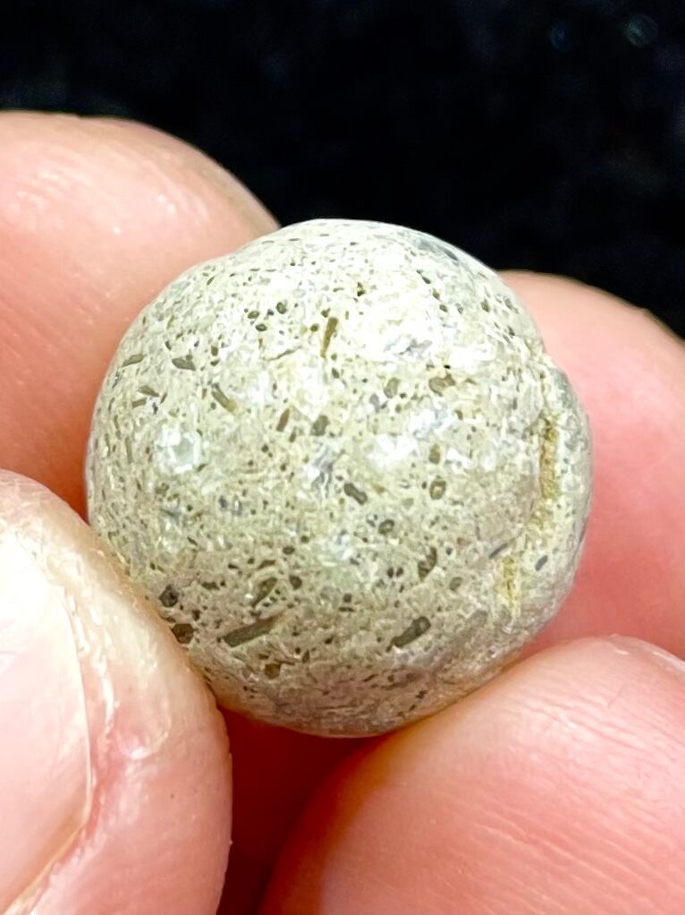 6) 霊石「ニニギ石」研磨ビーズ