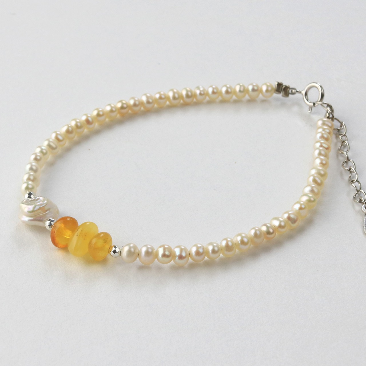 上品なシンプルアイテム！ パール & 琥珀 シルバーブレスレット br1004