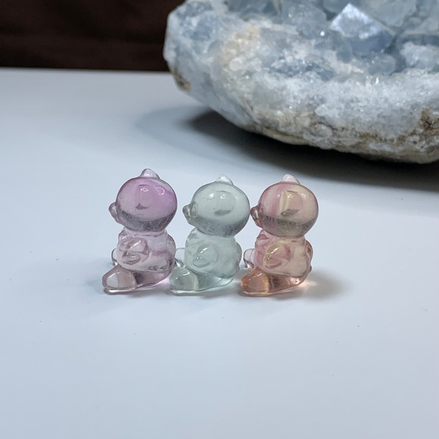 19.セレスタイトに住み着く可愛いフローライトくま