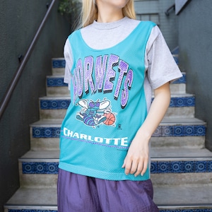 *SPECIAL ITEM* USA VINTAGE BULL FROG NBA CHARLOTTE HORNETS TEAM DESIGN REMAKE T SHIRT MADE IN USA/アメリカ古着シャーロットホーネッツチームデザインリメイクTシャツ