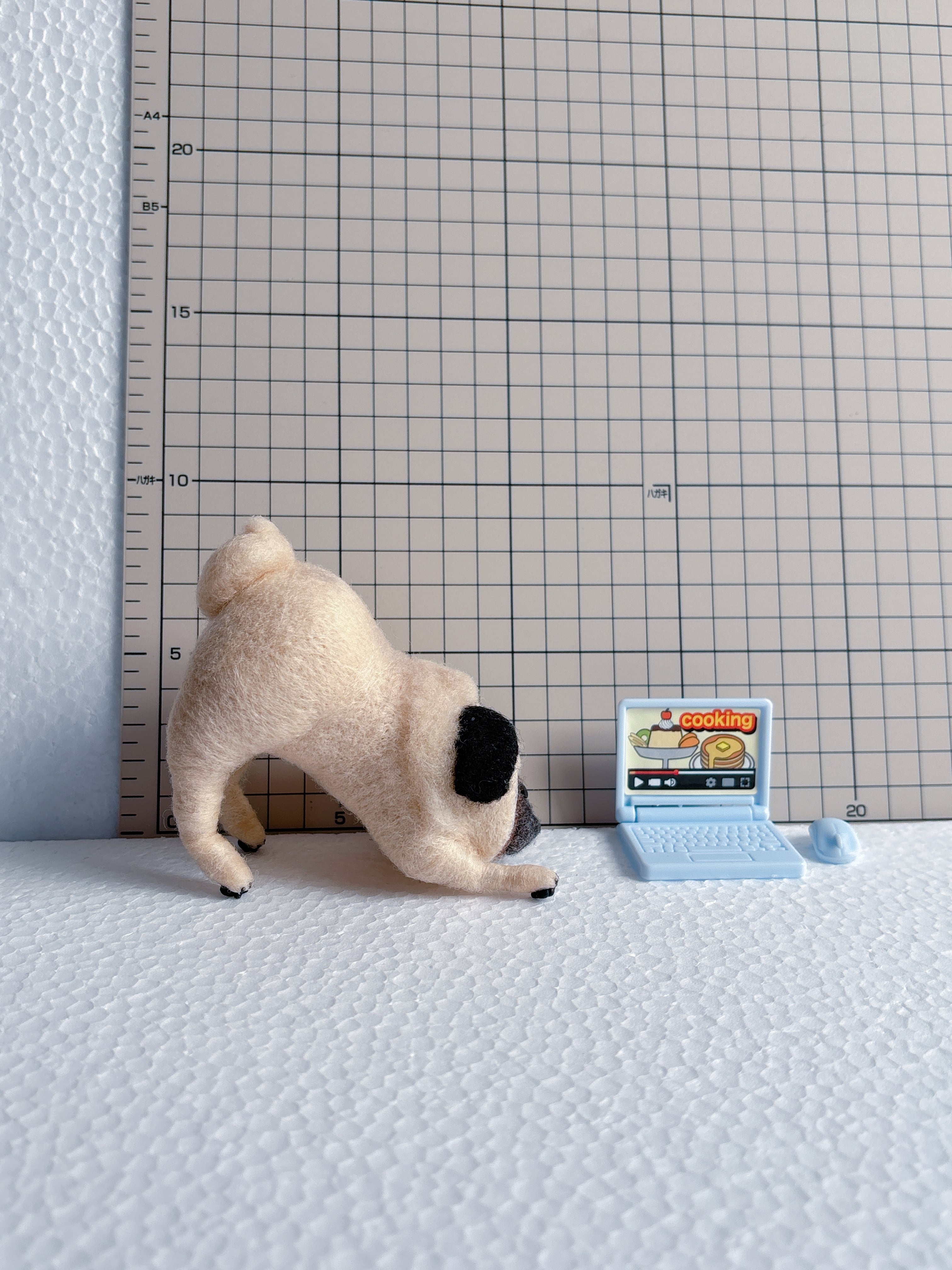 羊毛フェルトパグちゃん 見つめちゃうよ♡ パグちゃん㉙ | 羊毛フェルトパグとHANAの店