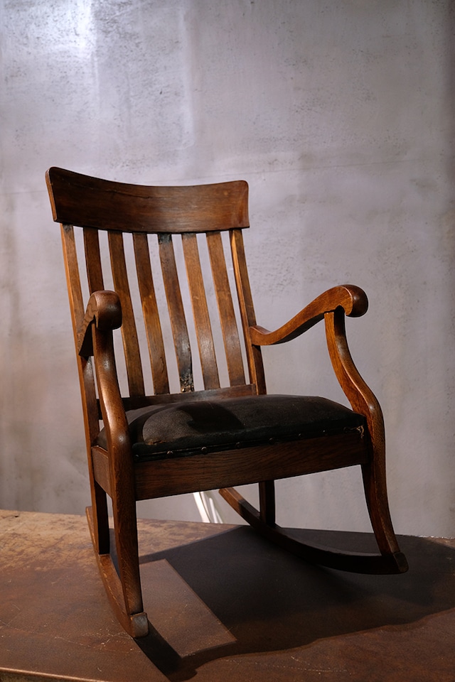 OT020_ROCKING CHAIR