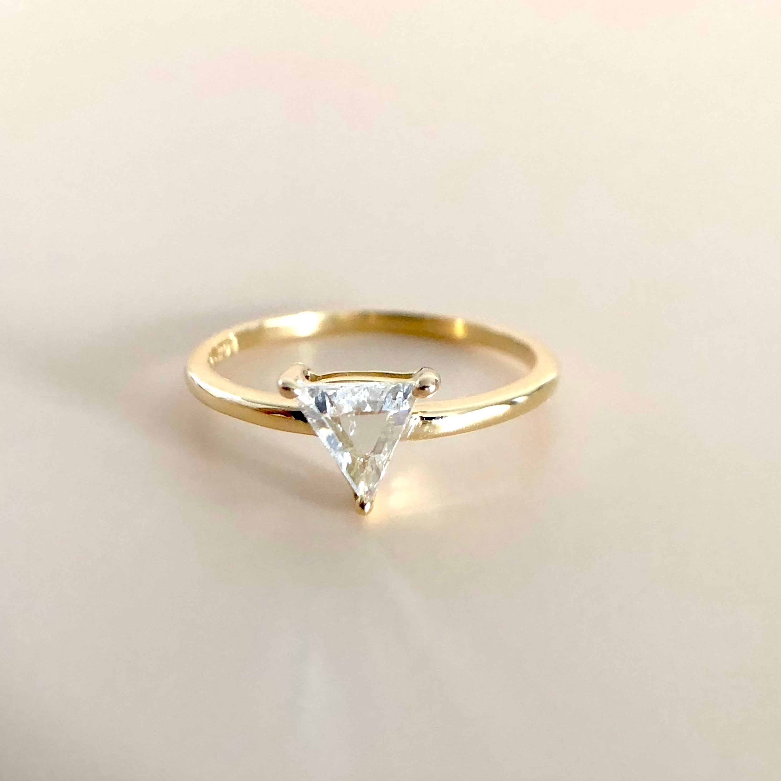 トリリアントカット ダイヤモンド リング 0.204ct K18イエローゴールド チェカ 鑑別書付 | cheka Diamond & Jewelry  powered by BASE