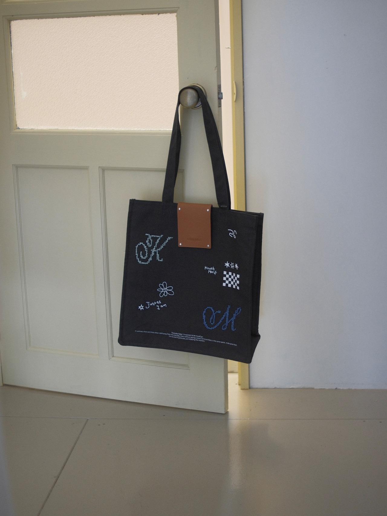 Graphic Canvas Tote / BLACK - 1
