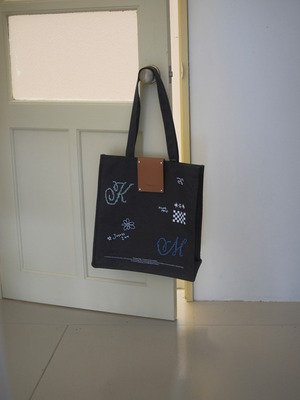 Graphic Canvas Tote / BLACK