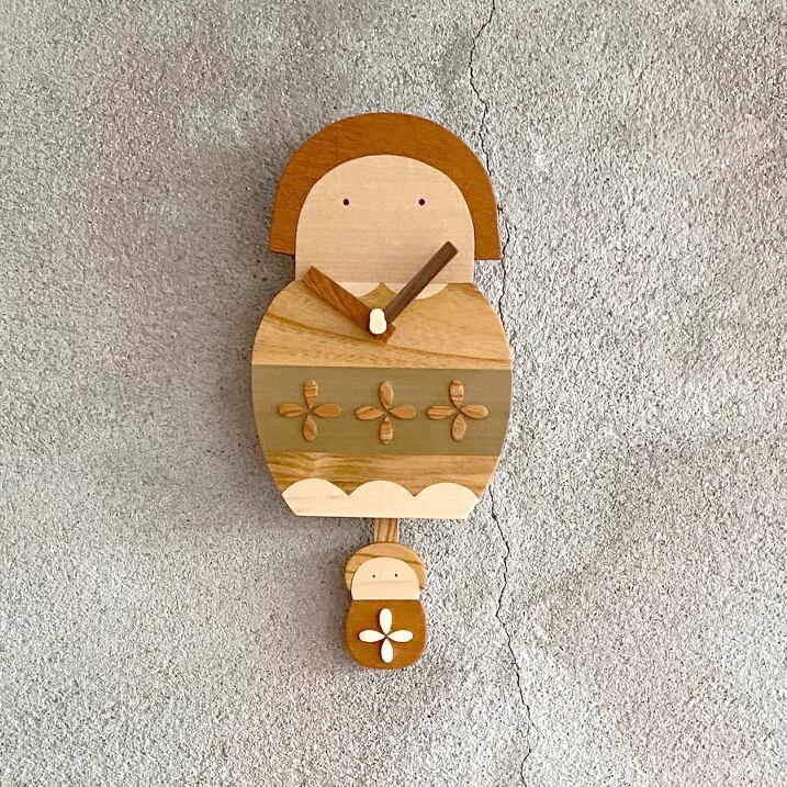 木の色をつかった マトリョーシカ時計