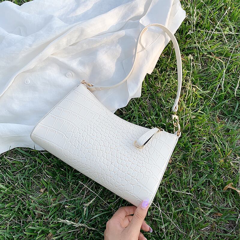 夏の小さなバッグ女性バッグ2020新しいトレンディなファッションネット赤テクスチャショルダーバッグeign野生の野生のニッチ脇の下バッグ Tiancai_Wing_Bag7316337