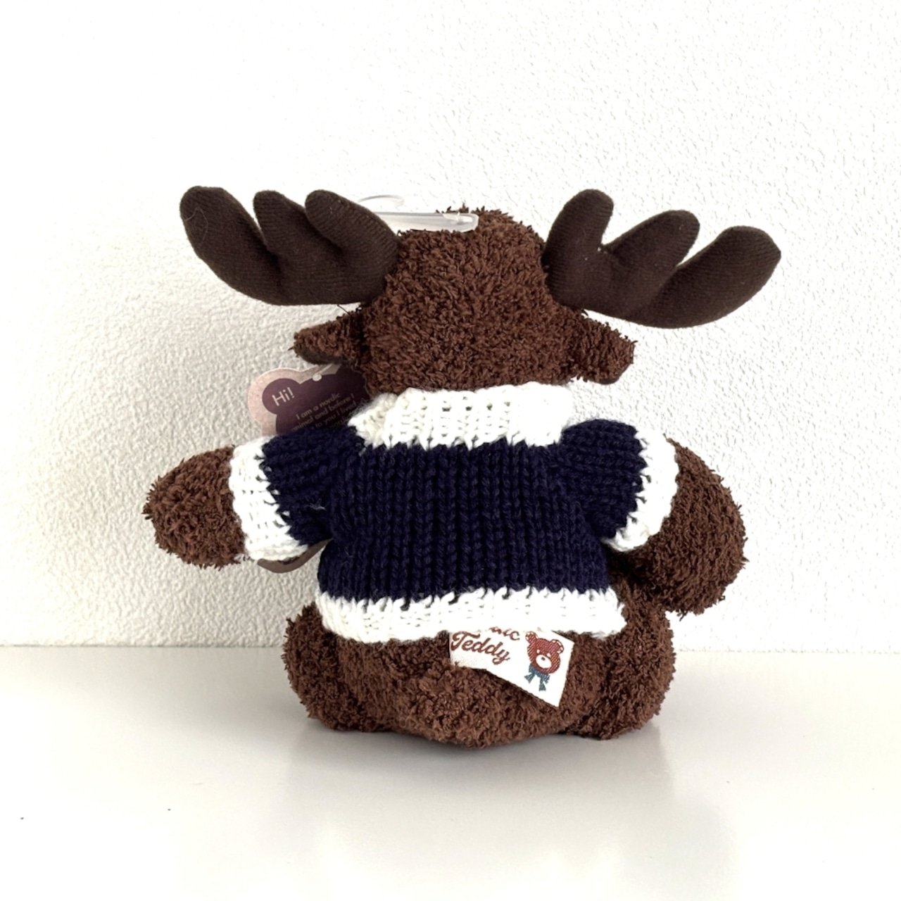 【NORDIC SOUVENIR】ムースぬいぐるみ13cm・スウェーデンロゴセーター
