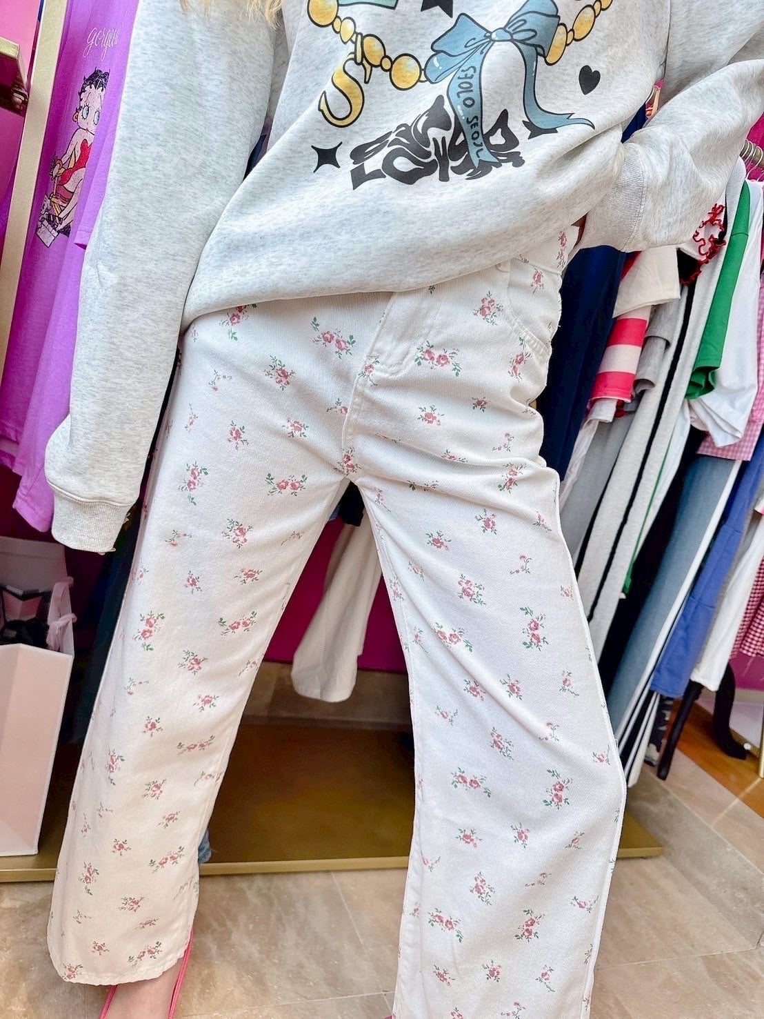 Whiteフラワーデニムパンツ/韓国/レディースファッション/可愛い/おしゃれ/ラフ/カジュアル/個性/POP/春/夏(5-184)