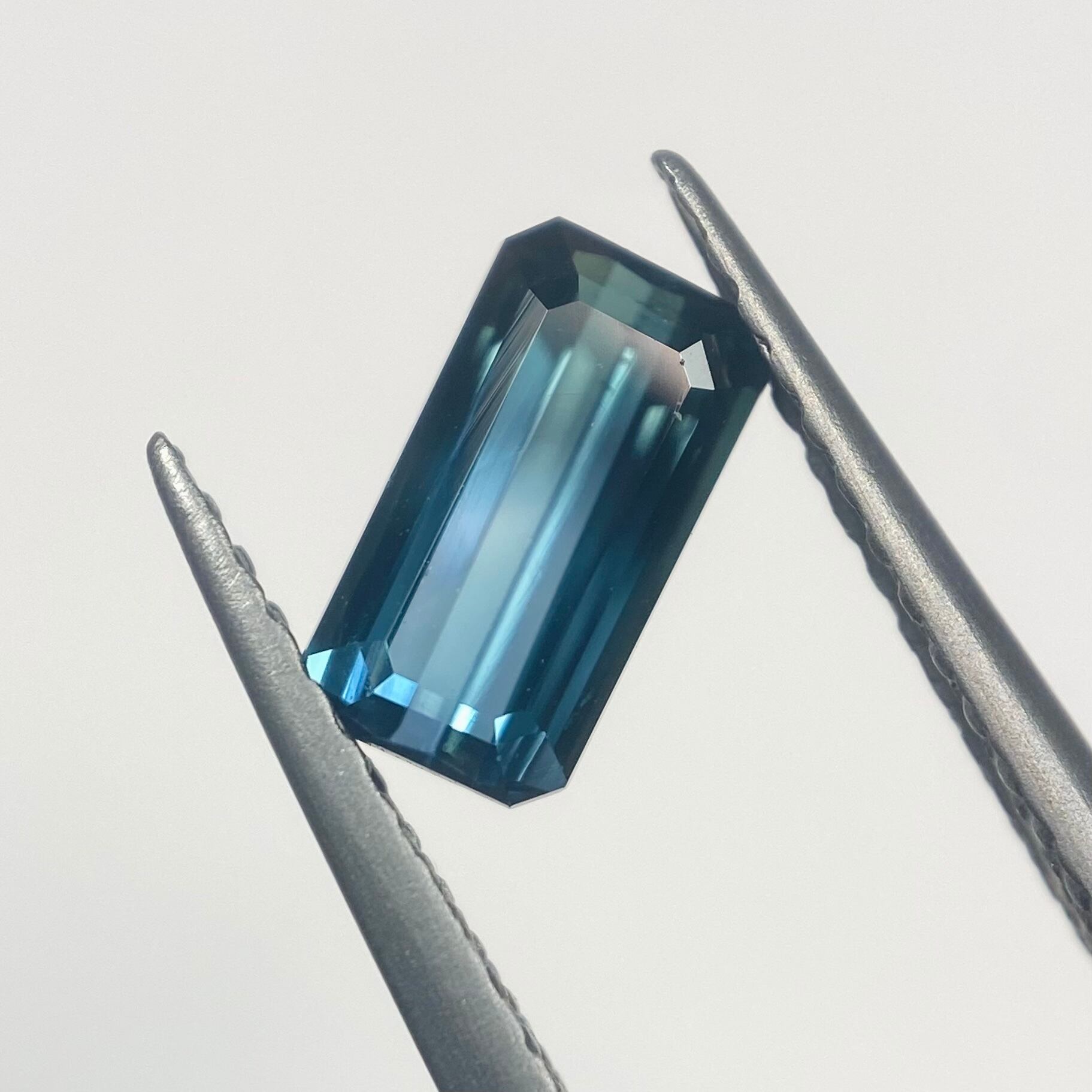 インディゴバイカラーのイケメントルマリン