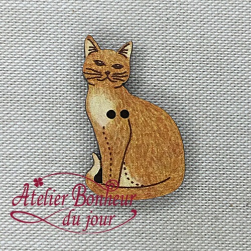 フランス製　木製　ボタン　猫　佇む　良い姿勢　お座り 　猫型