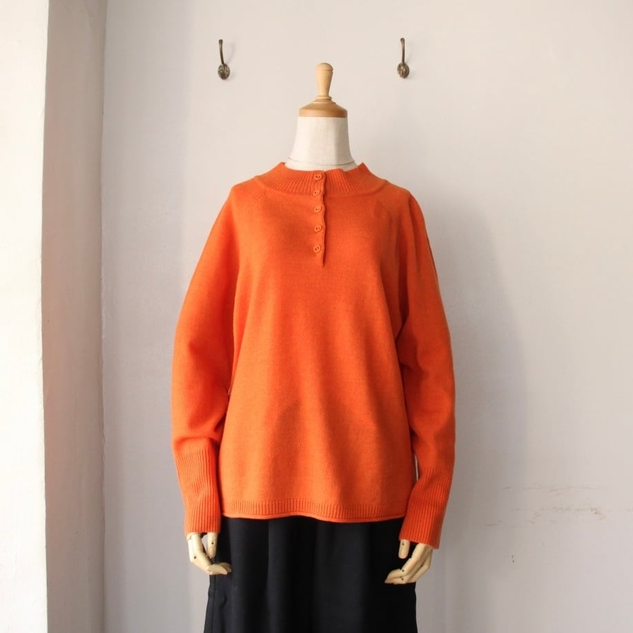 Houttuynia cordata くるみボタン ニットプルオーバー